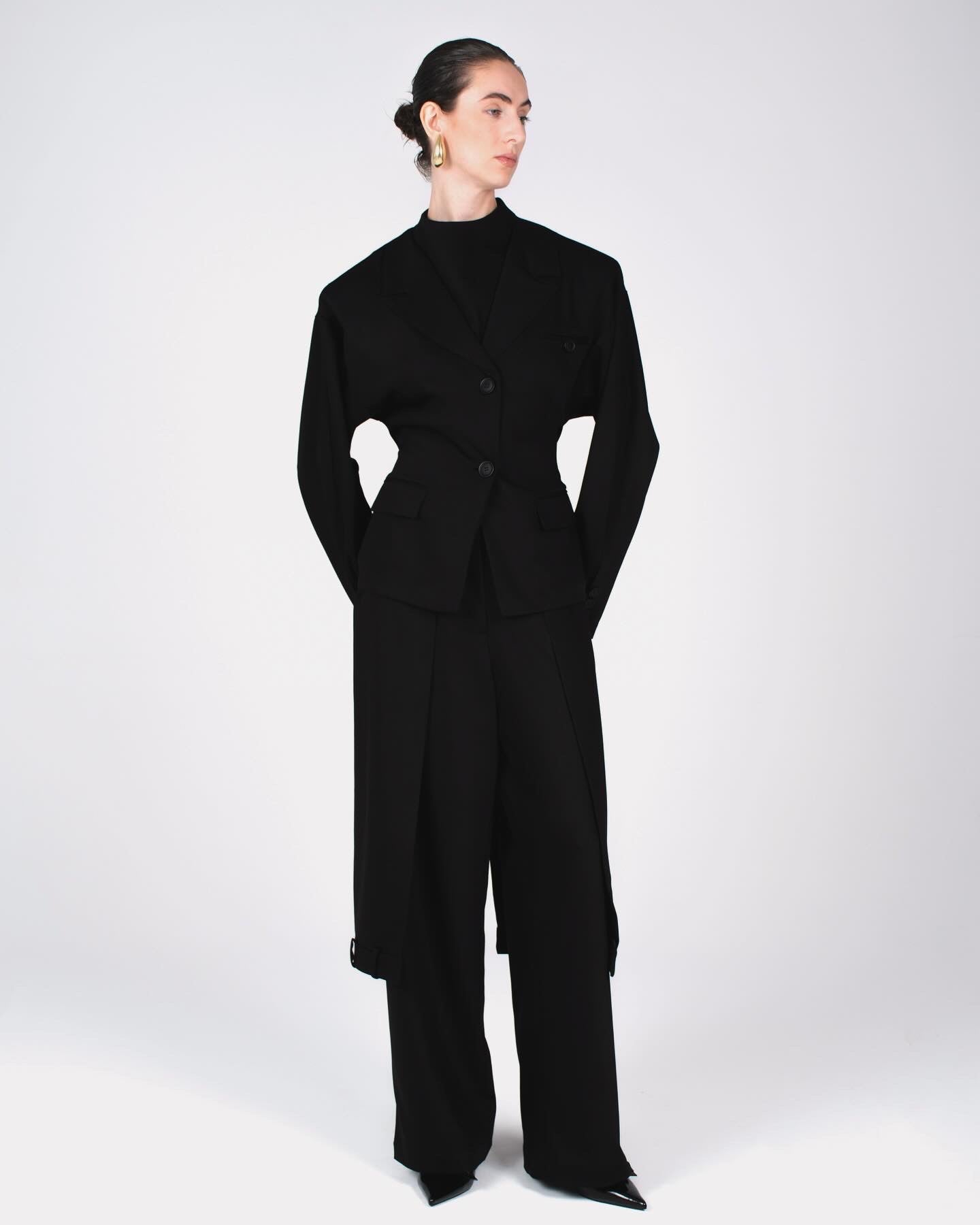 Half skirt pants in black