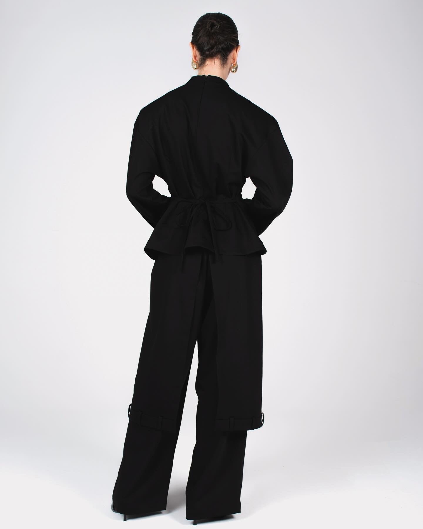 Half skirt pants in black