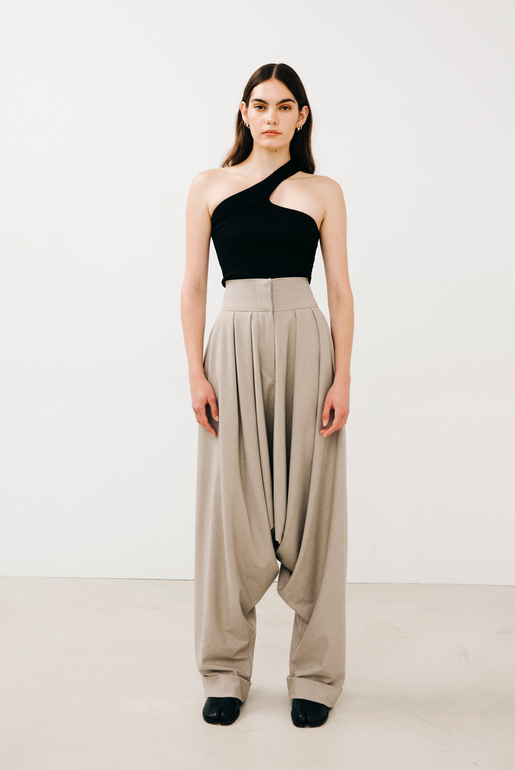 Tulip pants in beige