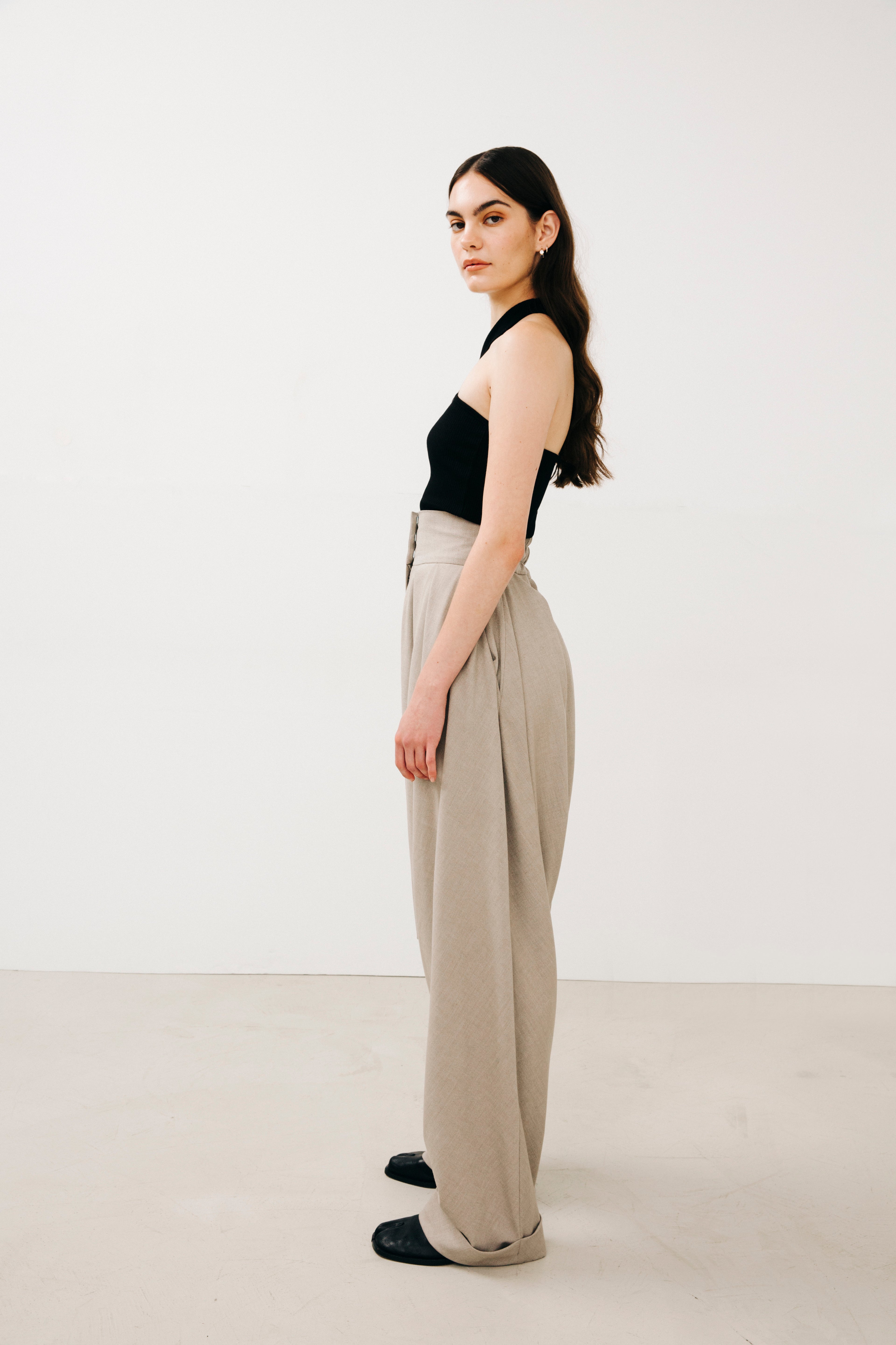 Tulip pants in beige