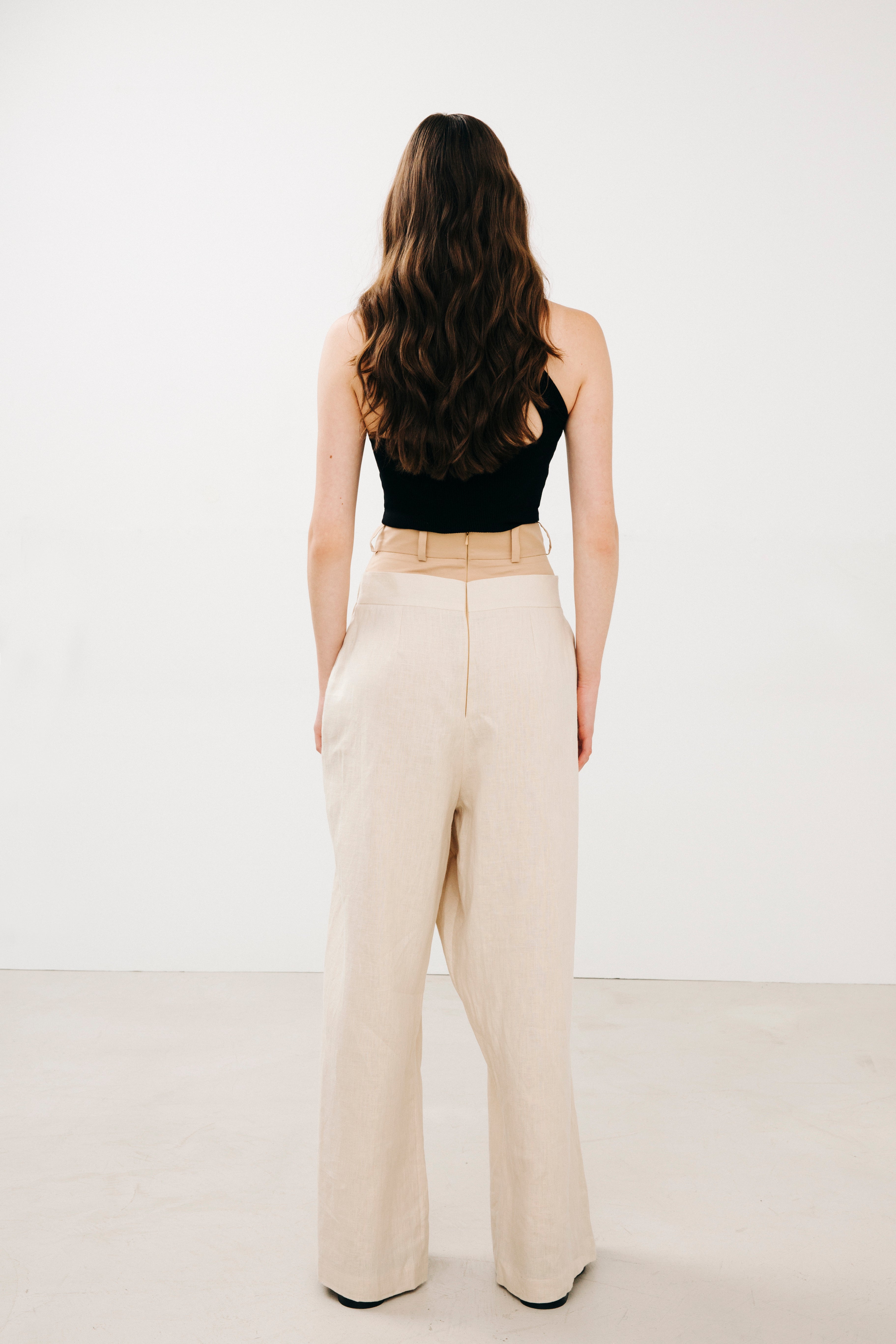 Double-waisted pants in linen