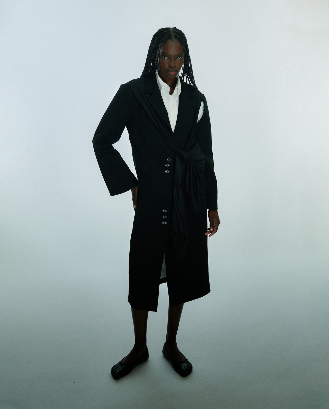 Overcoat with sleeve closure