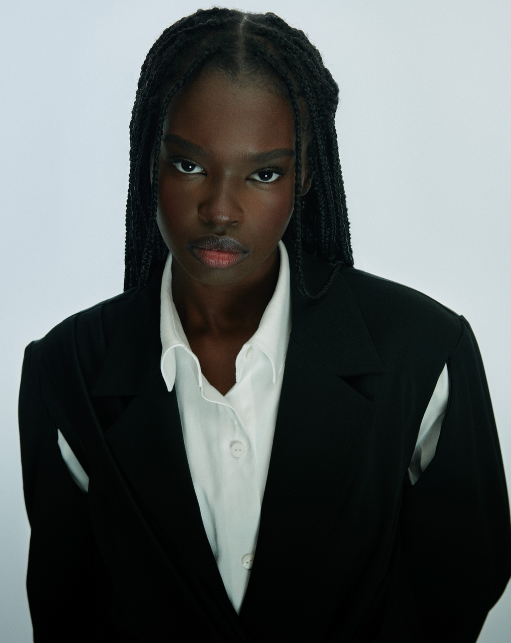 Overcoat with sleeve closure