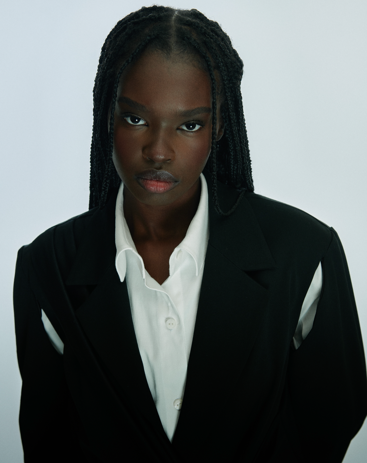 Overcoat with sleeve closure